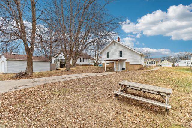 709 E 9th Street S, Newton, IA 50208