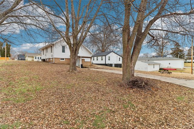 709 E 9th Street S, Newton, IA 50208