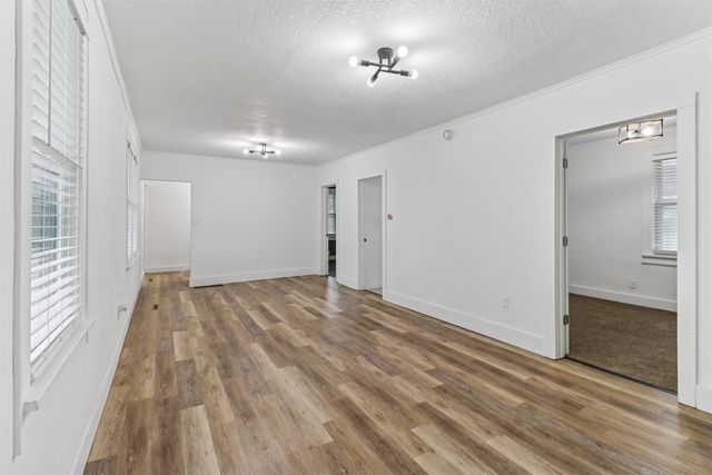 709 E 9th Street S, Newton, IA 50208