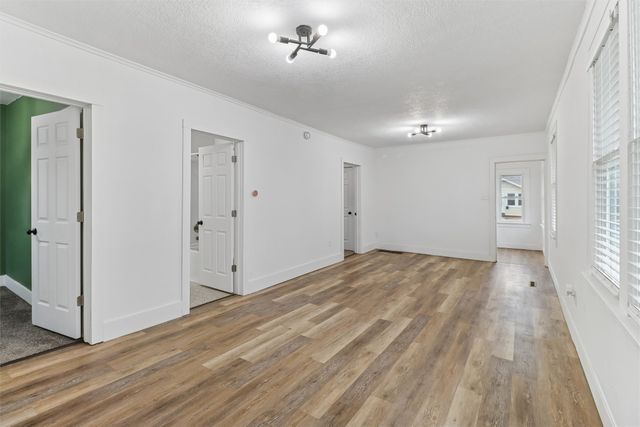 709 E 9th Street S, Newton, IA 50208