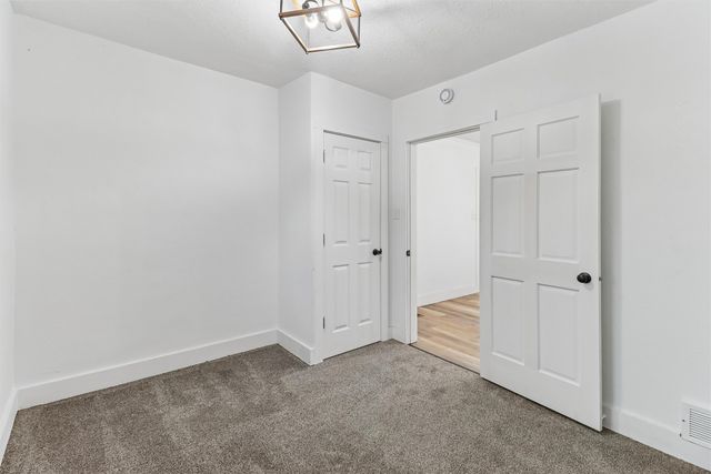 709 E 9th Street S, Newton, IA 50208