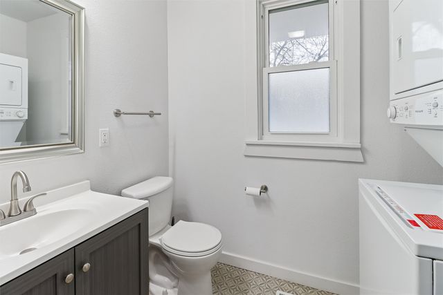 709 E 9th Street S, Newton, IA 50208