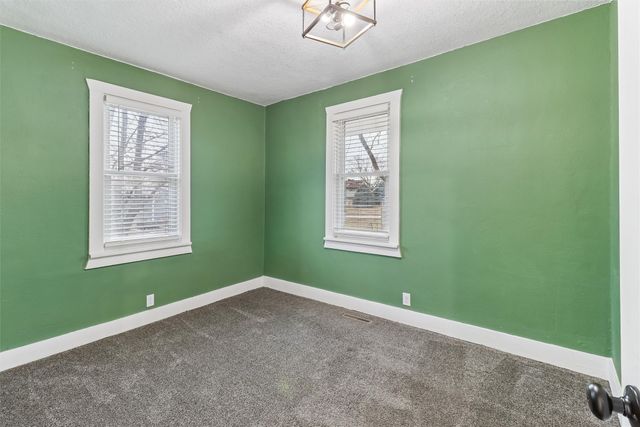 709 E 9th Street S, Newton, IA 50208