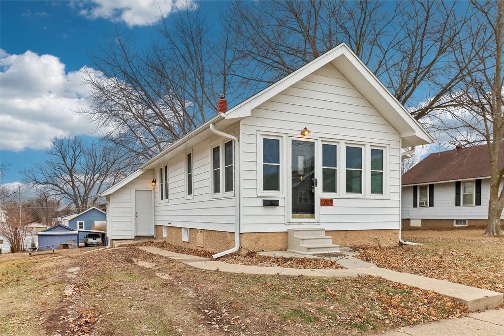 709 E 9th Street S, Newton, IA 50208