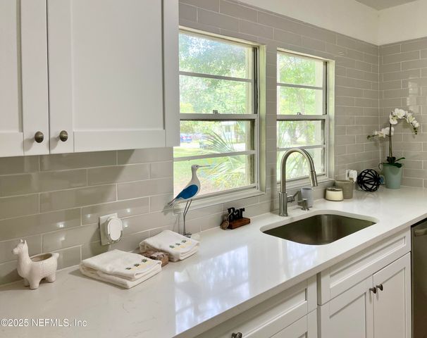 5256 ALPHA Avenue, Jacksonville, FL 32205