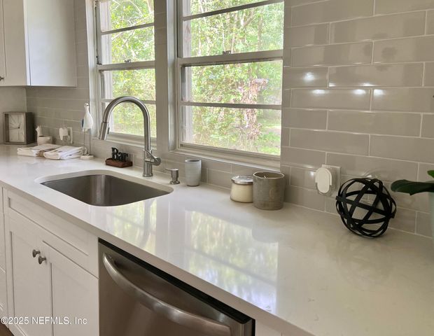 5256 ALPHA Avenue, Jacksonville, FL 32205