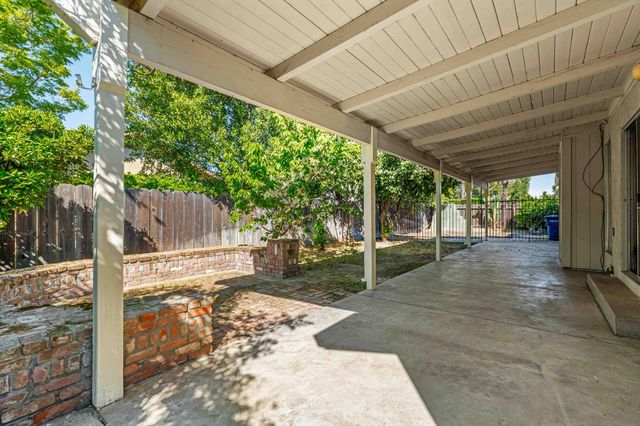 2101 Bridger Dr, Modesto, CA 95358