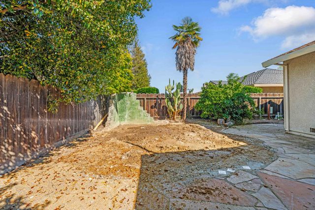 2101 Bridger Dr, Modesto, CA 95358