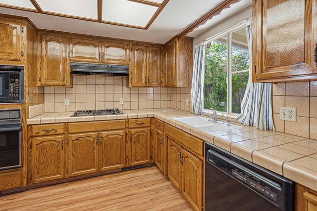 2101 Bridger Dr, Modesto, CA 95358