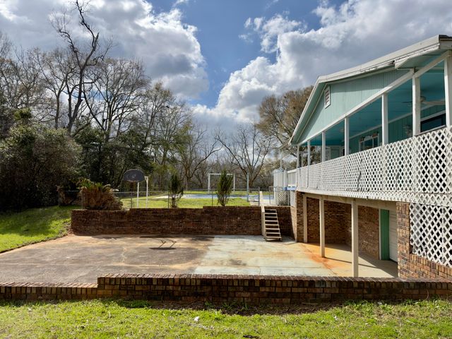 22121 Hwy 331, Laurel Hill, FL 32567