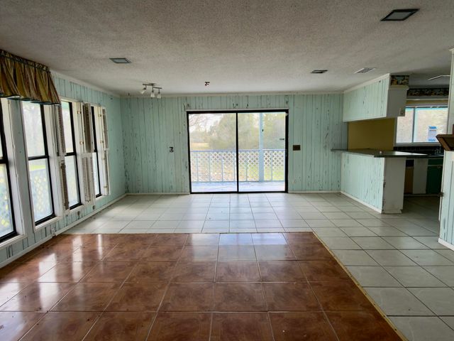 22121 Hwy 331, Laurel Hill, FL 32567