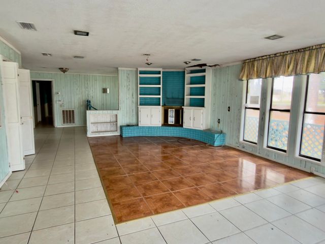 22121 Hwy 331, Laurel Hill, FL 32567