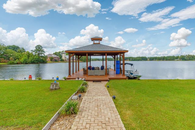 73 Baracuda Dr., Hattiesburg, MS 39402