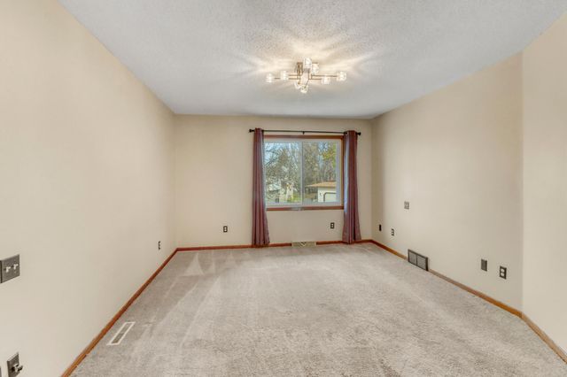 38 Fremont Drive S, Fargo, ND 58103