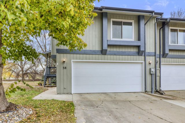 38 Fremont Drive S, Fargo, ND 58103