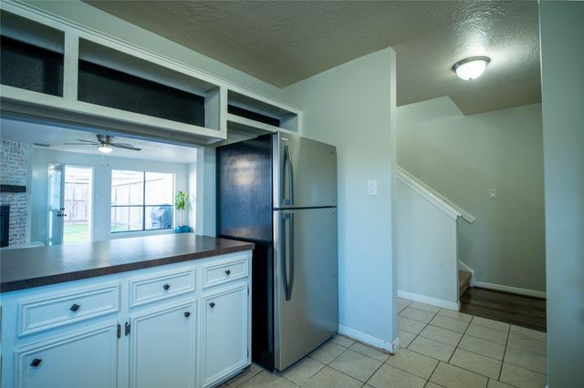 512 Birdsong Drive, League City, TX 77573