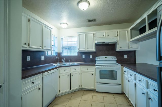 512 Birdsong Drive, League City, TX 77573