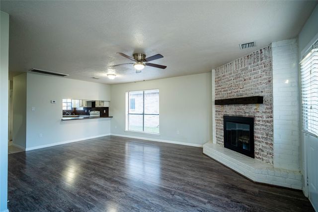 512 Birdsong Drive, League City, TX 77573