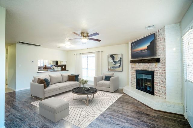512 Birdsong Drive, League City, TX 77573
