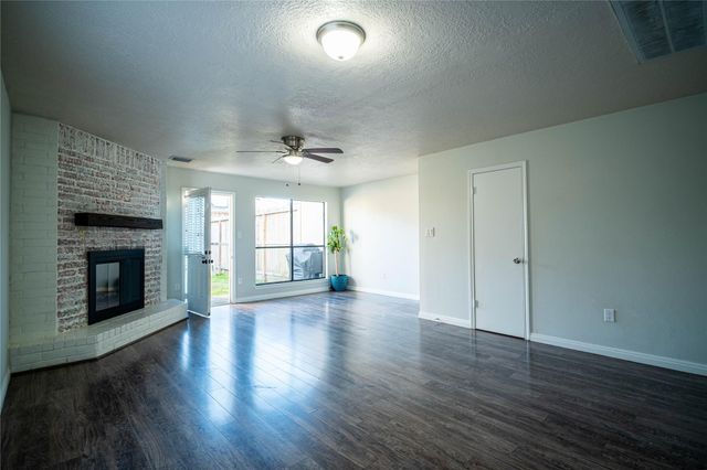 512 Birdsong Drive, League City, TX 77573