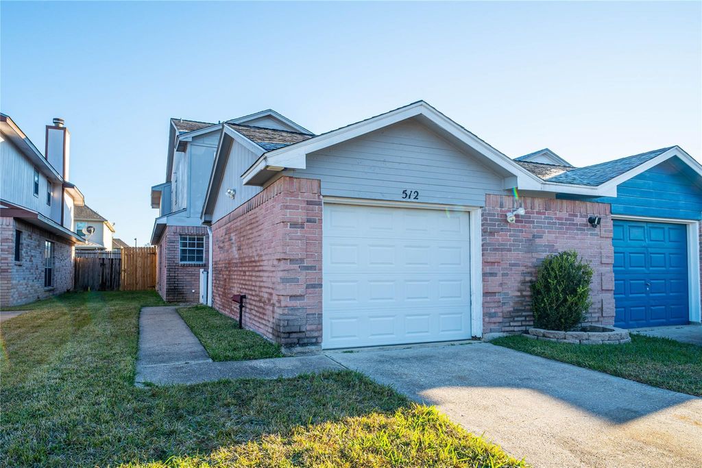 512 Birdsong Drive, League City, TX 77573