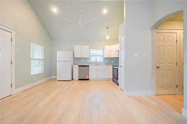 712 Moline St, Rockport, TX 78382