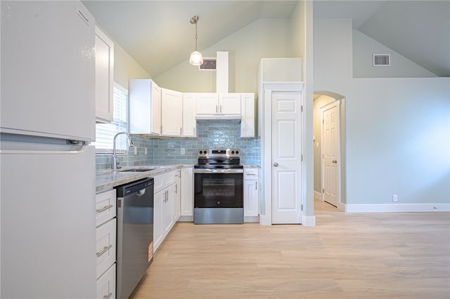712 Moline St, Rockport, TX 78382