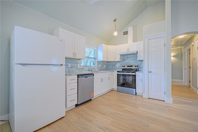 712 Moline St, Rockport, TX 78382