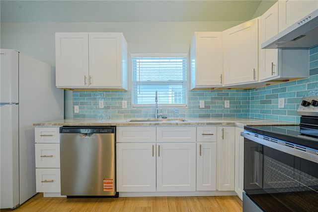 712 Moline St, Rockport, TX 78382