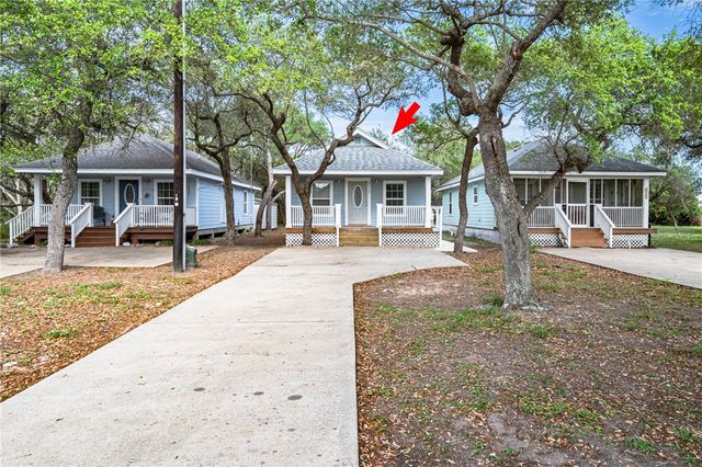 712 Moline St, Rockport, TX 78382