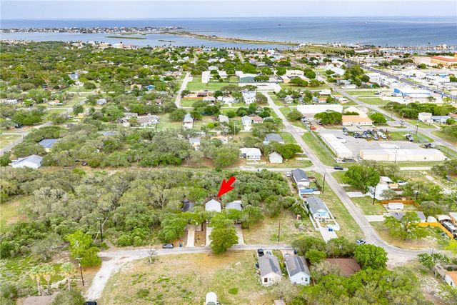 712 Moline St, Rockport, TX 78382