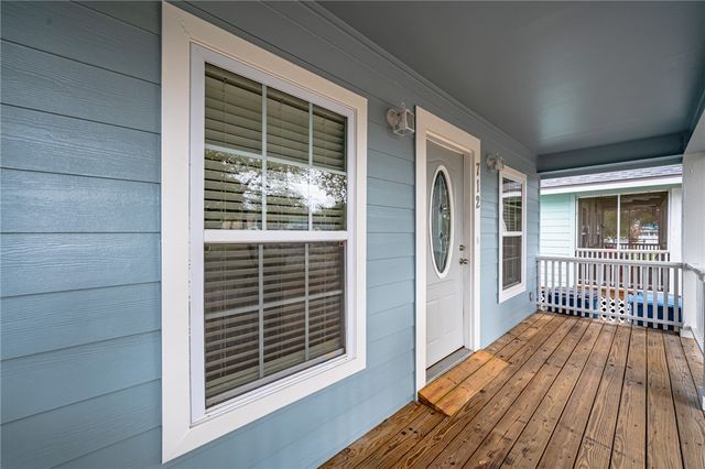 712 Moline St, Rockport, TX 78382