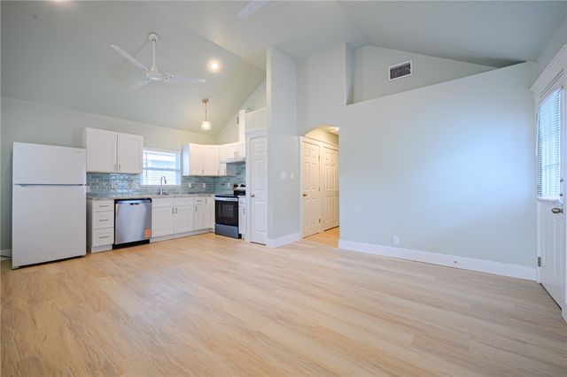 712 Moline St, Rockport, TX 78382
