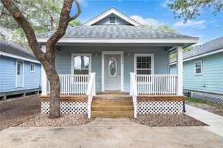 712 Moline St, Rockport, TX 78382