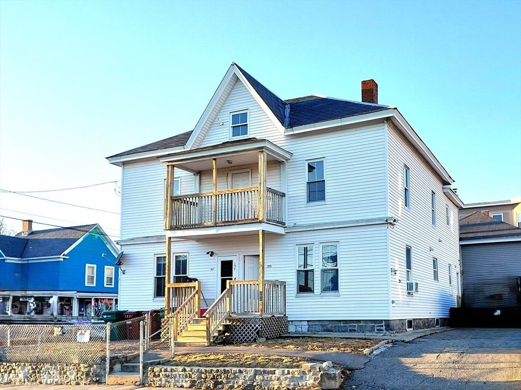 195-197 Ludlam St, Lowell, MA 01850