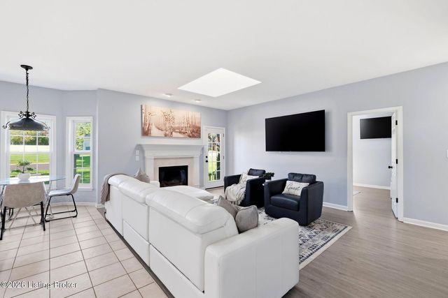 305 Gablewood Cir, Louisville, KY 40245