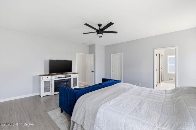 305 Gablewood Cir, Louisville, KY 40245