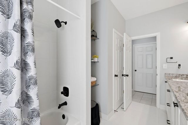 305 Gablewood Cir, Louisville, KY 40245