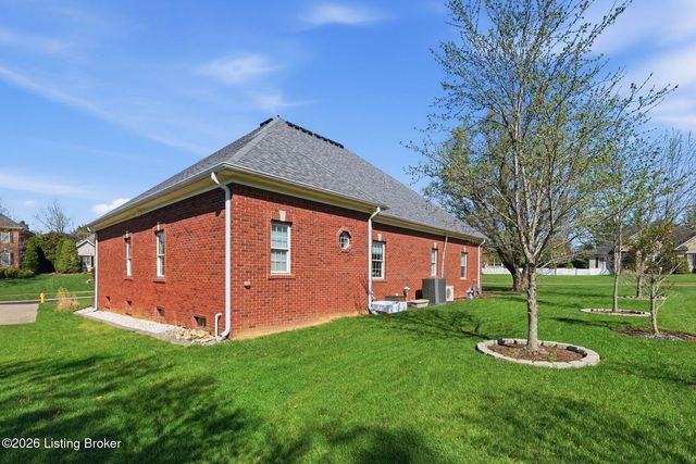 305 Gablewood Cir, Louisville, KY 40245