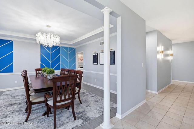 305 Gablewood Cir, Louisville, KY 40245