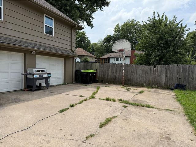 7504 Overton Avenue, Raytown, MO 64138