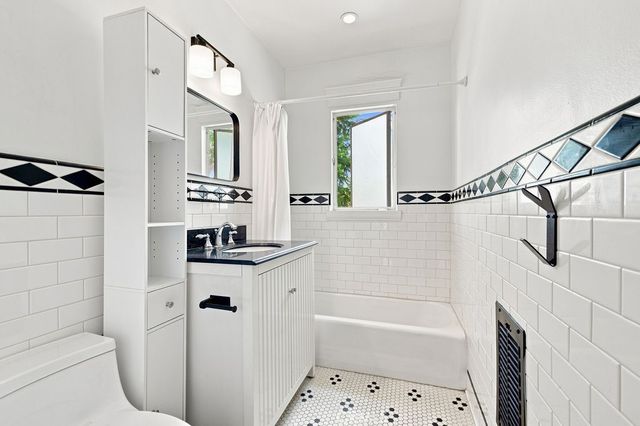 1615 N Laurel Avenue 214, Hollywood, CA 90046