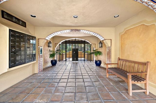 1615 N Laurel Avenue 214, Hollywood, CA 90046
