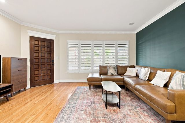 1615 N Laurel Avenue 214, Hollywood, CA 90046