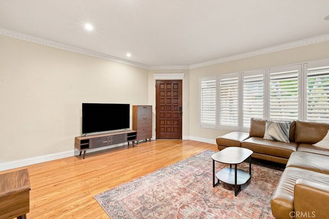 1615 N Laurel Avenue 214, Hollywood, CA 90046