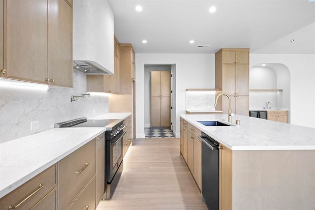 2871 Savanna Ave, Richland, WA 99352