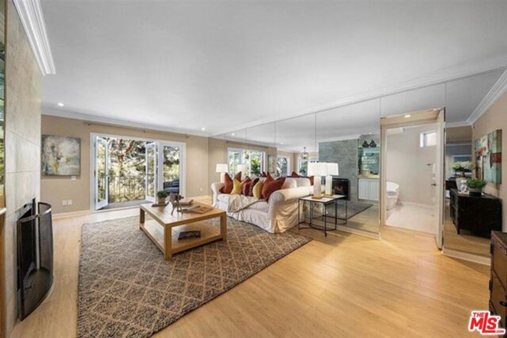 2345 Roscomare Road 201, Los Angeles, CA 90077