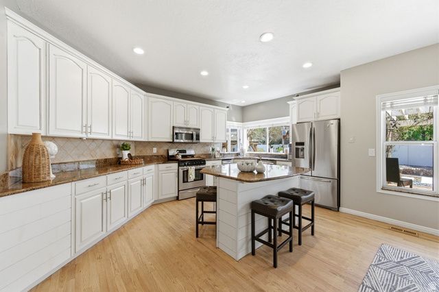 5 QUIETWOOD LN, Sandy, UT 84092
