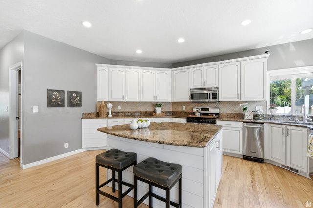 5 QUIETWOOD LN, Sandy, UT 84092