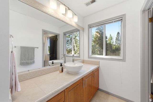 5 QUIETWOOD LN, Sandy, UT 84092